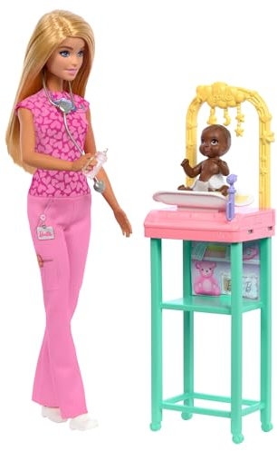 Barbie Coffret Barbie Pédiatre avec poupée blonde en tenue de travail rose, 1 poupée bébé, mobilier pour bébé et accessoires, JCR72