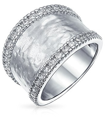 Bling Jewelry Bague À Large Bande En Laiton Plaqué Argent Avec Finition Mate Martelée Brossée Déclaration De Mode À Accent CZ De Style Moderne Personnalisé Pour Les Femmes Personnalisable