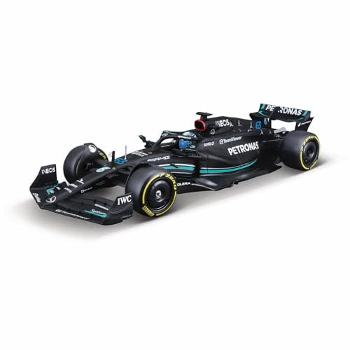 Bburago 1:24 2023 Race Mercedes W14 Model Kit with Helmet, Russell #63