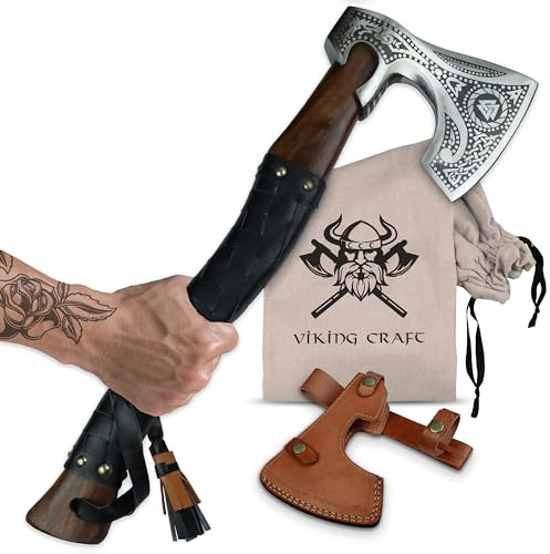 VIKING CRAFT Wikinger Axt 50 cm mit Gravur für Mittelalter-Deko & Sammler | Handgefertigte Sammleraxt mit Holzgriff, Gravur & Lederschutz, als Wanddeko, LARP-Requisite und Geschenk für Wikinger-Fans
