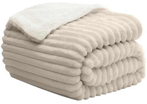 BEDELITE warme Decke Sherpa Kuscheldecke Flauschig Beige 125x150 | dicke Deko Fleecedecke, Cord Überwurf für Wohnzimmer und Schlafzimmer, weiche Wohndecke, Tagesdecke, das ideale Geschenk