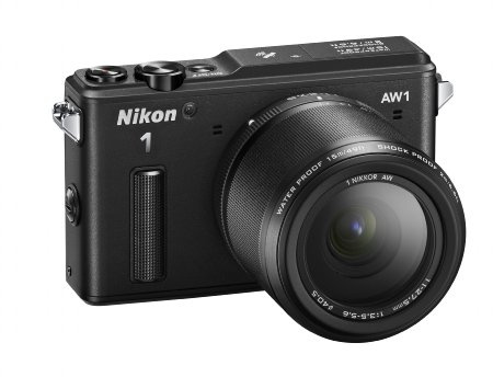 Nikon 1 AW1 Fotocamera Digitale ad Ottiche Intercambiabili, Impermeabile, 14.2 Megapixel, LCD 3, SD 8 GB Pro 400X Lexar, Obiettivo 1 Nikkor 11-27.5 mm, Nero [Nital card: 4 anni di garanzia]