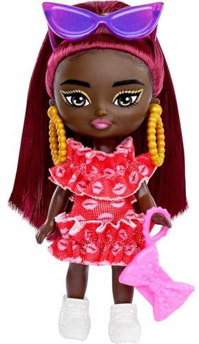 Barbie Extra Mini Minis Vestido Besos Muñeca pequeña con Conjunto de Moda, Juguete +3 años (Mattel HLN47)