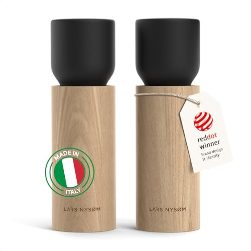 LARS NYSØM Moulin à Sel et Poivre en Bois Manuel - Ensemble de Moulins à Épices avec Broyeur Céramique Réglable - Moulins à Sel et Poivre Design en Bois de Hêtre pour Cuisine ou Table (Carbon Black)