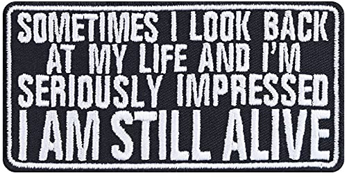 Rolig tygmärke Sometimes I look back at my life and I am seriously impressed I am still alive humor bygel/patch gammal skola biker gåva applikation för jacka/västar/jeans/kåpor 100 x 50 mm