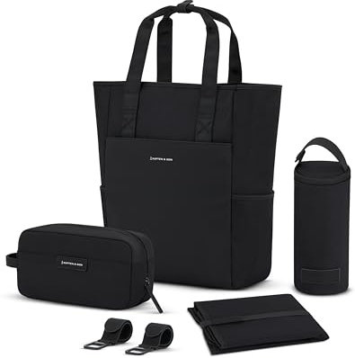 Kapten & Son Rucksack Lindby Diaper Set All Black 12 L | 2in1 Wickelrucksack & Wickeltasche mit Kinderwagen- und Kofferbefestigung | inklusive Kulturtasche, Wickelunterlage & isolierter Flaschenhalter