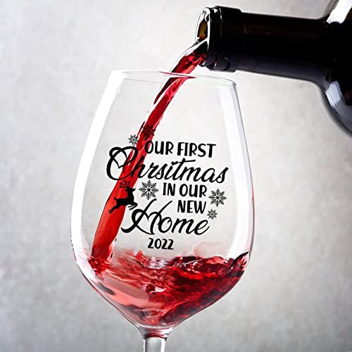 Rimego Copa de vino Our First Christmas in Our New Home, copa de vino de 17 onzas, juego de 2 copas de vino personalizadas grabadas para vinos tintos blancos profesionales