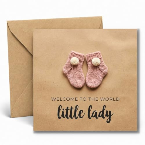 Edition Seidel Premium carte de naissance carrée avec enveloppe. Carte de vœux naissance bébé fille Welcome Little Lady chaussettes (EQ176 SW026)