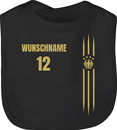 Geschenk mit Namen personalisiert by Shirtracer - Baby Lätzchen - 2024 Fussball EM Fanartikel - Deutschland Name und Nummer