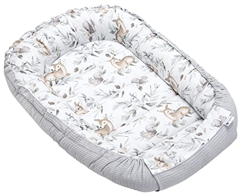 Medi Partners Babynest Kuschelnest Babynestchen 100% Baumwolle Waffle Nestchen Reisebett für Babys Säuglinge 100x60x15cm Sicherer Verschluss (Hirsch in Blättern mit grauem Waffle)