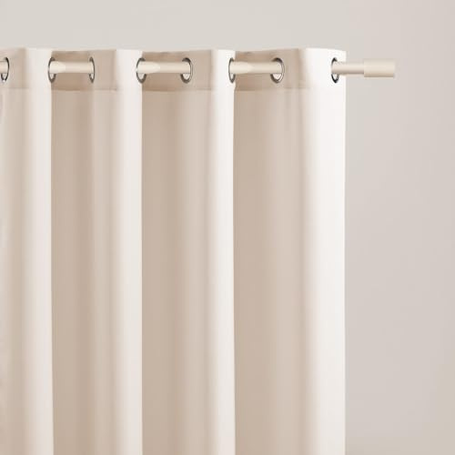 ROOM99 Cortina Aura 140 x 230 cm con Ojales Plateados, Color Crema Claro, Tela Mate, fácil Montaje y Mantenimiento