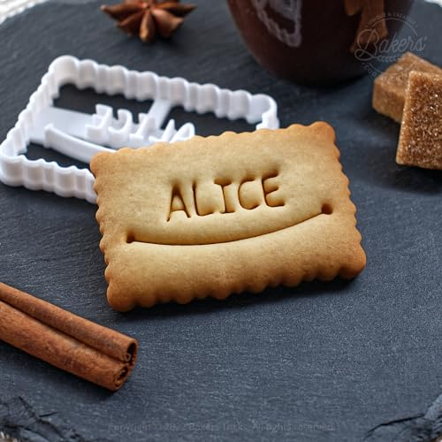 Bakers'Tricks - Emporte-pièce biscuit prénom personnalisé - Petit beurre | Idée cadeau personnalisable | Solide - Qualité supérieure | Recette Facile Disponible | Conçus et fabriqués en France