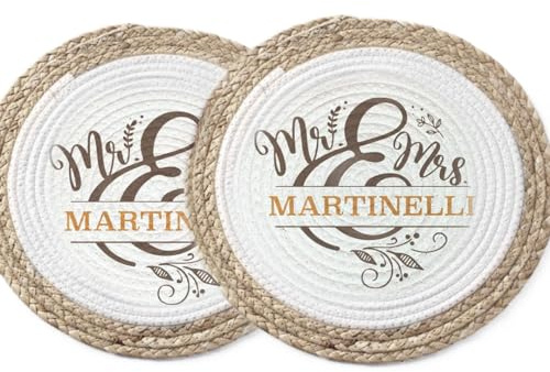 Coppia Tovagliette Alimentari in Vimini Personalizzata con Cognomi Mr. Mrs. Idea Regalo SanValentino Anniversario Compleanno Natale Pasqua Sottopiatto Colazione Pranzo Cena Merenda Casa Ufficio
