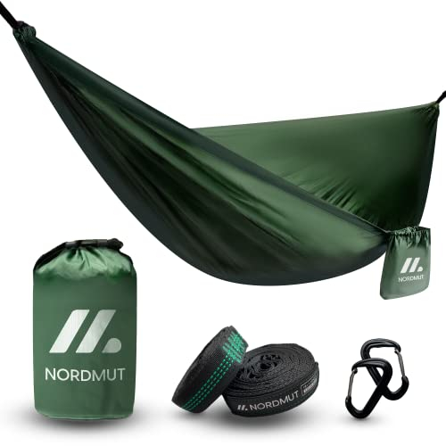 NORDMUT® Ultraleichte Hängematte Outdoor [mit Befestigungs-Set] Camping Hängematte inkl. Baumschutz-Set für Camping, Outdoor und Garten - max. Belastbarkeit 300 kg