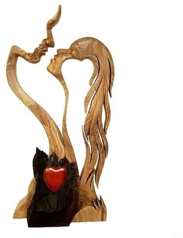 Handsnidad träfigur, kärlekspar med hjärtform – dekorativ staty av trä och plast för heminredning, alla hjärtans dag, bröllop eller presentidé