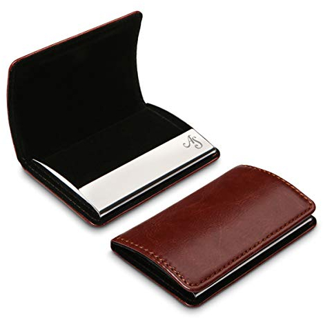 Visitenkartenetui aus dickem und hochwertigen Kunstleder mit individueller Gravur, Magnetverschluss und Samt Innenfutter 10x7 cm Vintage Braun - Initialen
