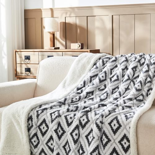 Wajade Plaid Polaire Sherpa Couverture Polaire Couverture de Canapé Plaid Fourrure Boheme Ultra Douce et Duveteuse Haute qualité-Grey 123 * 153