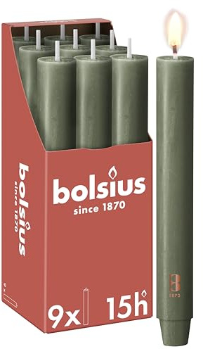 Bolsius - Vela XL rústica - 23 x 3 cm - verde oliva - En caja de 9 unidades - Duración de combustión 15 horas - Sin perfume - Contiene cera vegetal natural - Sin aceite de palma