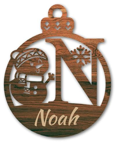 Urhome Weihnachtskugel personalisiert mit Wunschtext Gravur Buchstabe N mit Schneeman Motiv Dunkel Braun - Ornament Christbaumschmuck Weihnachtsdeko Weihnachtsbaum Anhänger aus 6,5mm Holz