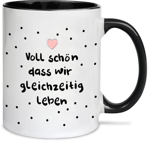 Voxisroma Kaffeetasse mit Spruch “Voll schön, dass wir gleichzeitig leben” – Personalisiertes Geburtstagsgeschenk für die beste Freundin, Freundin oder Mama, 330ml