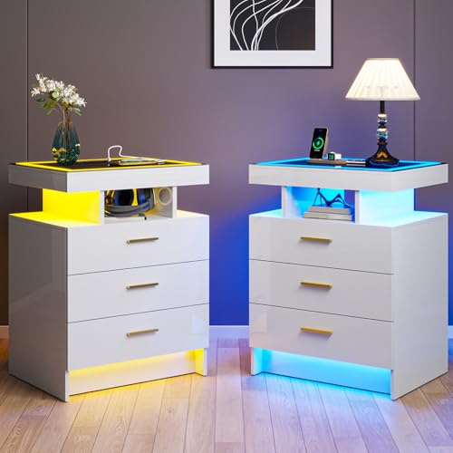 Gurexl Nachttisch Schlafzimmer 2er Set,Side Table mit Kabellosem Laden und Sensoren,Kommode mit 24-Farbigen RGB-Lichtern,Hochglanz Nachttisch mit Glasplatte,3 Schubladen 1 Offenes Fach,Weiß