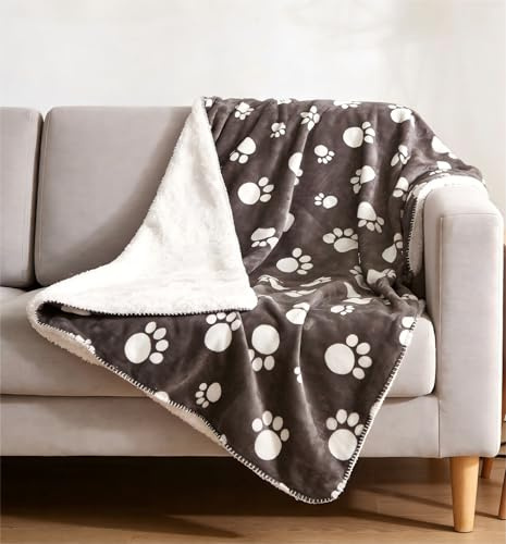 Pawsee Wasserdicht Hundedecke Katzendecke mit Pfotenabdruck, Waschbar Fleece Sherpa Hundehandtuch für Couch Bett Outdoor, wasserdichte Tagesdecke Bettschutz Sofa Überwurf Sofabezug, 150 x 130 cm