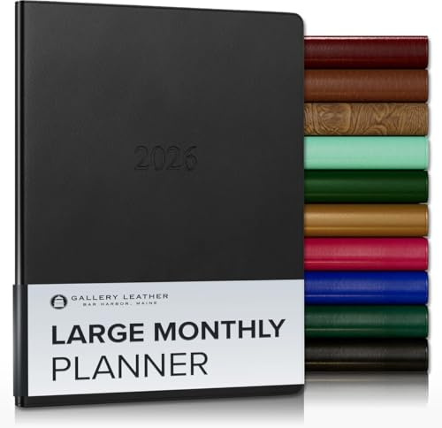 Gallery Leather Großer Monatsplaner 2025-2026, elegant gebundener Kalenderplaner und Notizbuch mit stilvollen goldvergoldeten Seitenrändern, 18 Monate, Freeport Black, 24,8 x 19,1 cm