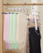 HUALIANG 2 grucce per pantaloni, salvaspazio, 5 ripiani, pieghevoli, antiscivolo, con ganci e clip, per jeans, vestiti, sciarpe, asciugamani (nero)