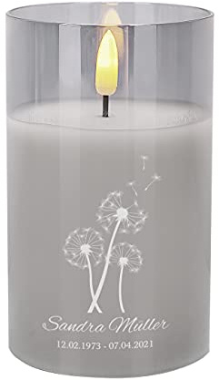 Herz & Heim® LED Kerze als Trauerkerze zur Erinnerung mit Namen und Daten Pusteblumen