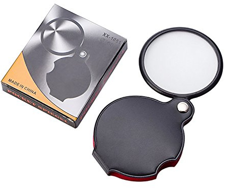 Lupe 8x Vergrößerungsglas Klein Taschenlupe Faltbar Leselupe Lesehilfe Mini Handlupe Kunstleder Cover Glaslupe Mini Vergrößerungshilfe für Senioren Hobby Münze Briefkarte Inspektion