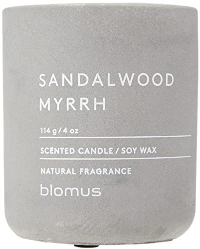 Blomus -FRAGA- Duftkerze S aus Sojawachs, Microchip, hochwertiger Raumduft, charakteristische Beton-Optik, Duft SANDALWOOD MYRRH, 24 h Brenndauer (H / B / T: 8 x 6,5 x 6,5 cm, Micro Chip, 65652)