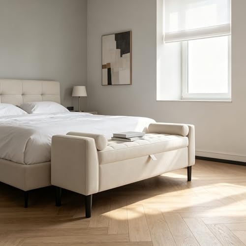 GarveeMore Sitzbank mit Stauraum (118cm), Polsterbank & Sitztruhe aus Samt mit Armlehnen und Holzbeinen, Truhenbank als Schuhbank, Bettbank & Garderobenbank für Flur, Schlaf- & Wohnzimmer (Cremeweiß)