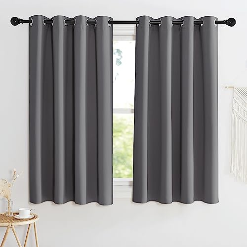 KGORGE Mörkläggningsgardin – kort gardin, köksgardiner, set med 2 ogenomskinliga gardiner inomhusdraperier dekoration för hem sovrum litet fönster med öljetter, 140 x 135 cm, grå