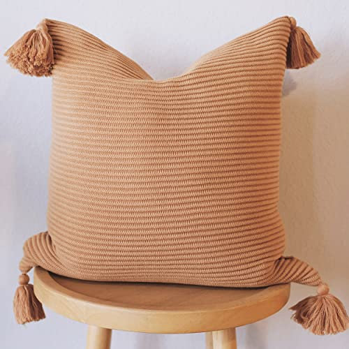 Lumi Living Boho-Kissenbezug, 100 % weiche Baumwolle, gerippte Strickstruktur mit handgefertigten Quasten, gemütlicher dekorativer Akzent (45,7 x 45,7 cm, gebrannter Ton)