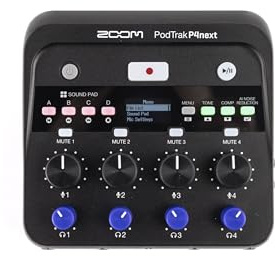 ZOOM PodTrak P4next Podcast-Recorder, 4 XLR Mikrofoneingänge, 4 Kopfhörerausgänge, KI-Rauschunterdrückung, Ton- und Comp-Effekte, Telefoneingang, Sound-Pads, Aufnahme auf SD, Batterie o. USB-Netzteil