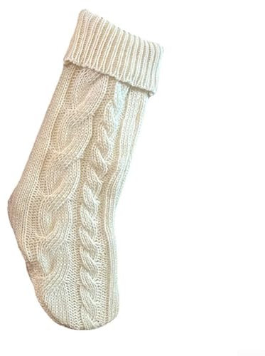 Wunderschöne gestrickte Weihnachtsstrümpfe für eine magische Urlaubsatmosphäre zu Hause (weiß)