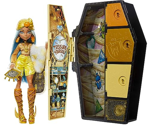Monster High Skulltimate Secrets Fearidescent - Cleo de Nile Puppe mit sargförmigem Spind mit über 19 majestätisch-mumifizierten Überraschungen, für Kinder ab 6 Jahren, HNF76