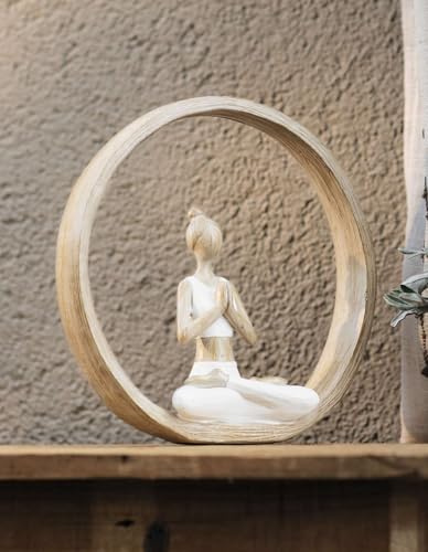 Dekoleidenschaft Dekoring Meditation aus Polyresin in Natur & weiß, Dekofigur, Kranz mit Figur, stehend, Skulptur