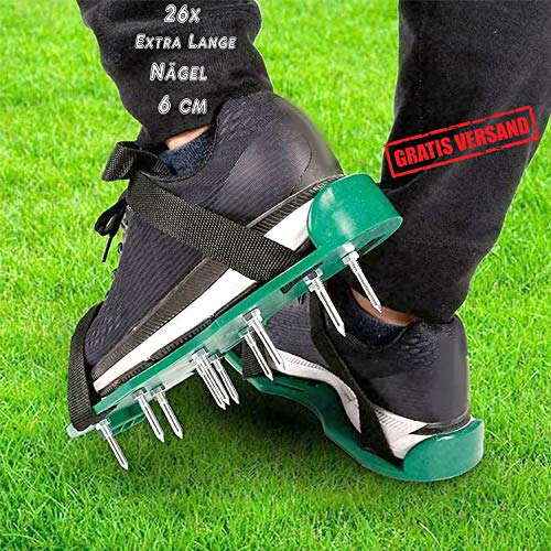 Premium Rasenbelüfter mit vollen 6 cm Tiefe Rasenlüfter Estrichschuhe Vertikutierer Rasen Schuhe Nagelschuhe 26 Nägel Estrich Beton Nagelsohle Garten Grün 1 Paar = 2 Stück Sandalen Aerifizierer