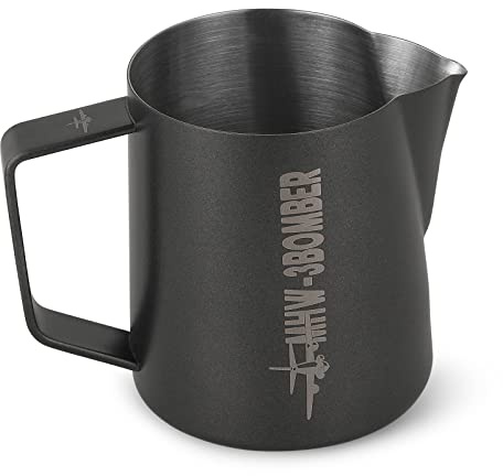 MHW-3BOMBER Milchkännchen 400 ml, Edelstahl Milchkännchen für Kaffeemaschine, Home Barista Kaffeezubehör, Cappuccino Latte Art Cup, Milchaufschäumkrug, Schwarz, Modell:P5031B-OS