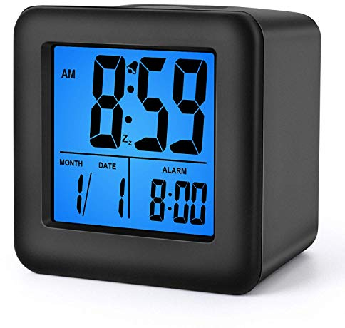 Plumeet Digitaler Reisewecker, Einfach Einzustellen, mit Schlummermodus, Weichem Nachtlicht, Großem Zeit-, Monats-, Datums- und Alarm-Display, Ansteigendem Soundalarm (Schwarz)