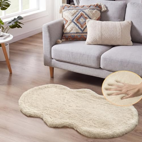 Goolela Teppich Schlafzimmer Beige 60x120 cm, Kunstfell Fellteppich Weich Waschbar