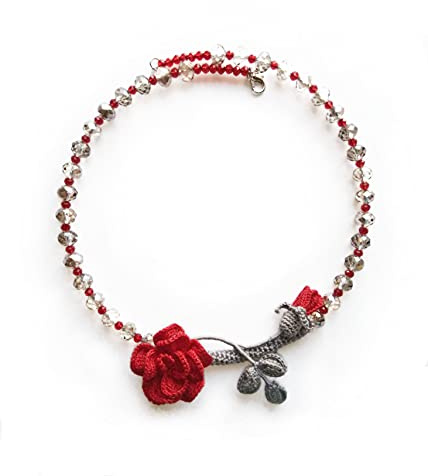 collier ras-de-cou moderne avec fleur romantique au crochet