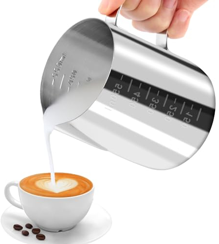 JOPHEK Bricco Latte, Bricco per Latte in Acciaio Inox, Lattiera con Segno di Misurazione, Lattiera Mucca per Cappuccino con Beccuccio Speciale Latte Art, Adatto per Latte, Espresso, Latte (600ML)