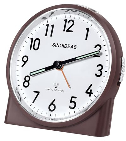 SINOIDEAS Funkwecker Analog mit Nachtlicht & Schlummerfunktion (Brown) | großes leserliches Zifferblatt, für Nachttisch & Büro. Funkautomatik, präzise, lautlos ohne Ticken.