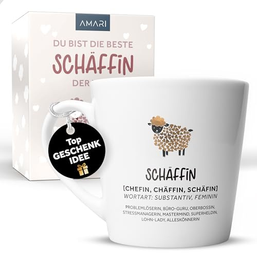 Amari ® Tasse (Schäffin) - Lustiges Geschenk - Witzige Tasse für Männer, Freunde, Geburtstag - Rente Geschenk - Rentner Kaffeebecher - Tasse lustig