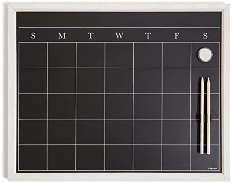 U Brands Magnetische Kreidetafel, 50,8 x 40,6 cm, weiß gekalkter Holzrahmen, inklusive Kreidestiften und Magneten