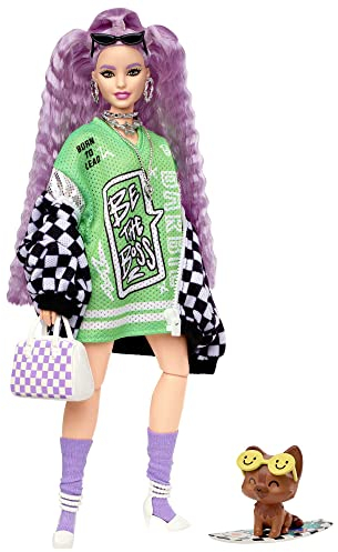 Barbie Extra, lila Locken und Be The Boss grünes Kleid mit kariertem Mantel, Hund mit Surfbrett, Sonnenbrille, Handtasche, inkl Puppe, Geschenk für Kinder, Spielzeug ab 3 Jahre