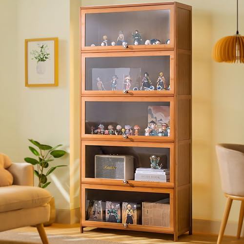 WaaYb Curio-Vitrine mit Acrylglastür, 5-stufige freistehende Vitrine, Vitrinen aus natürlichem Bambus, Regale für Sammlerstücke, Aufbewahrungsschrank mit Klapptür, Starke Tragfähigkeit