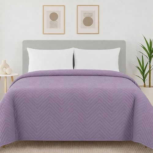 Home Oase Tagesdecke 200x220 cm Lila– Wendedecke aus 100 % Polyester – Weich, pflegeleicht & modern – Bettüberwurf & Kuscheldecke für Doppelbetten